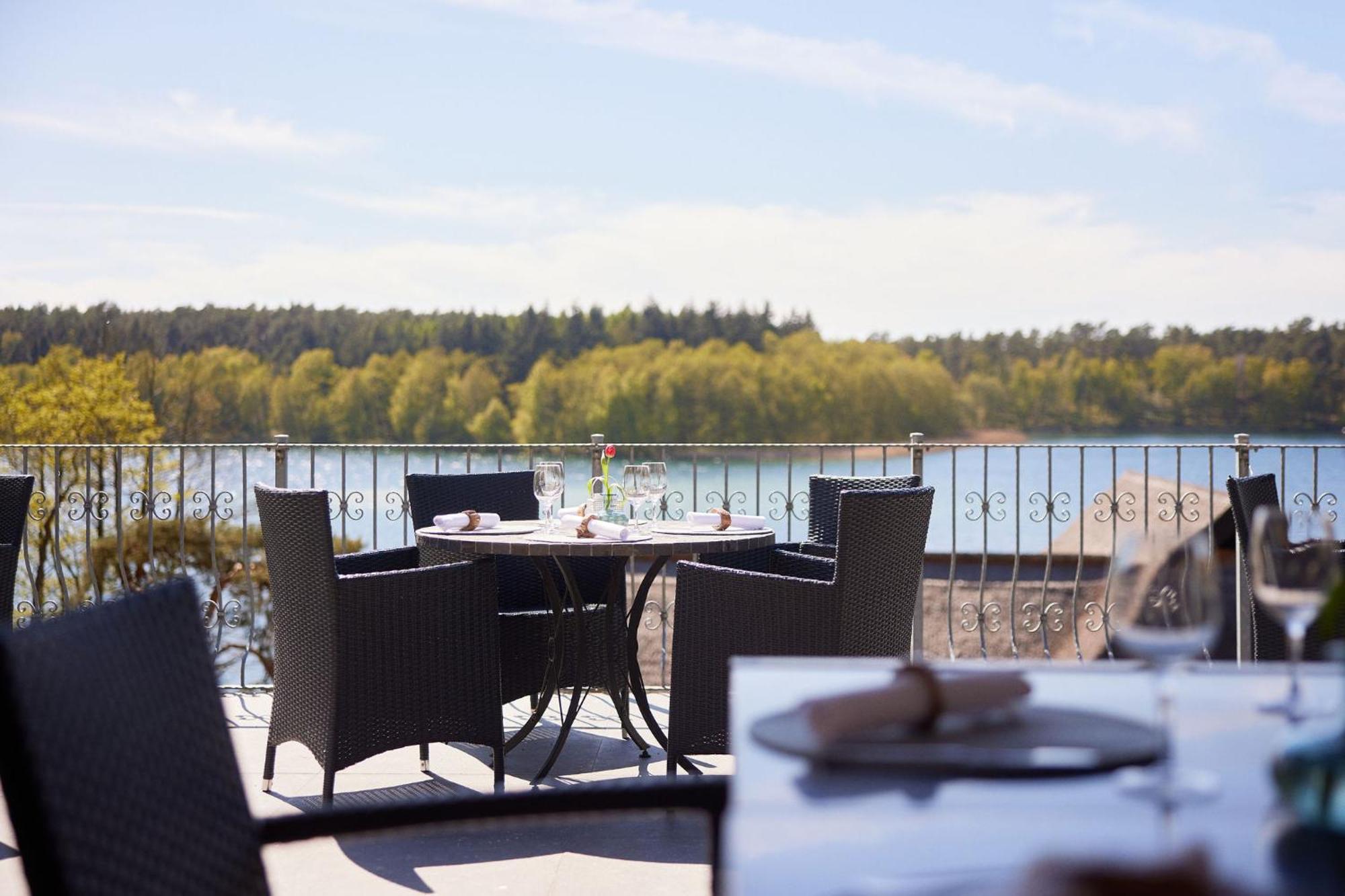 Van Der Valk Naturresort Drewitz Nossentiner Huette Exterior foto