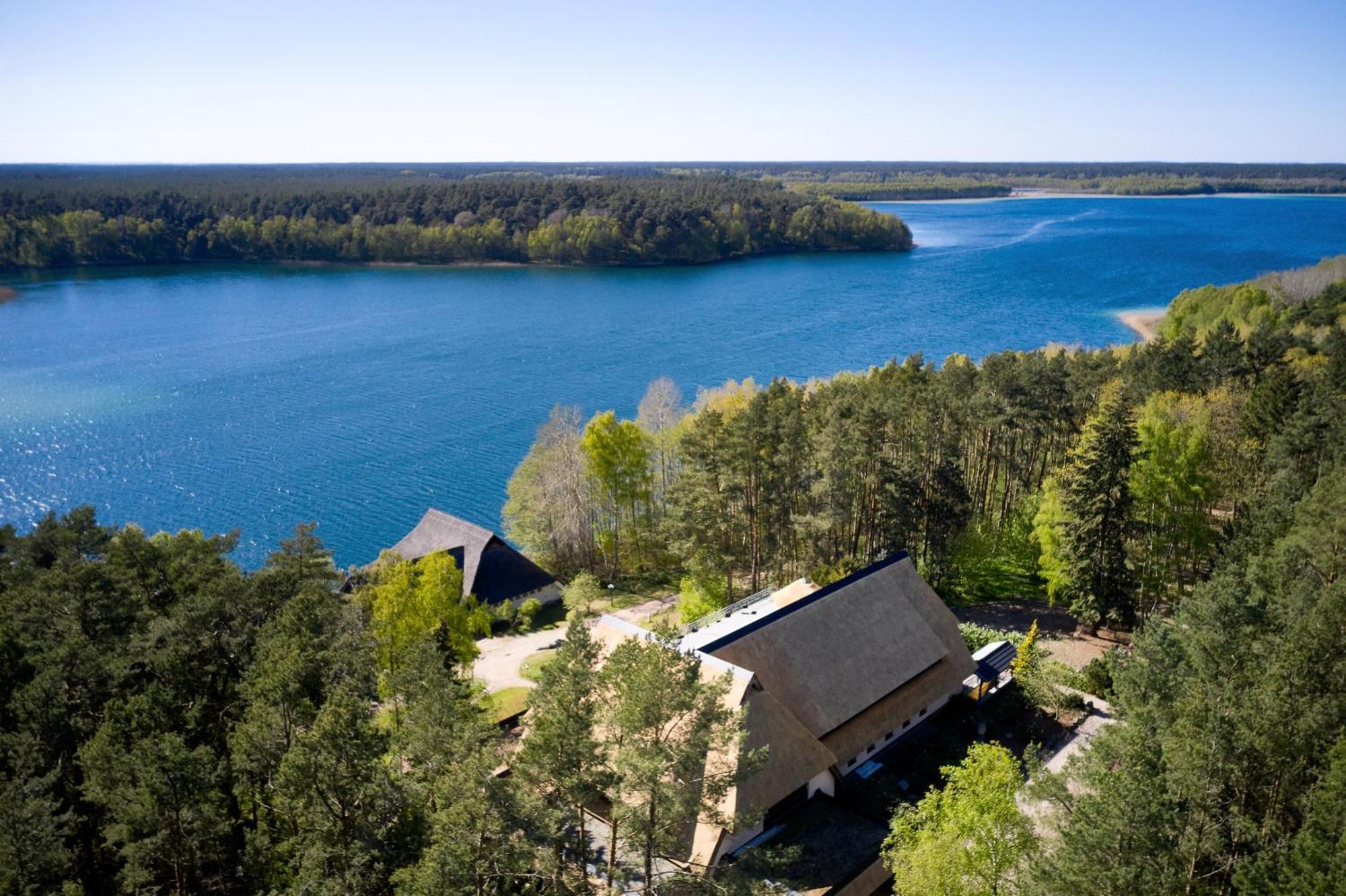 Van Der Valk Naturresort Drewitz Nossentiner Huette Exterior foto